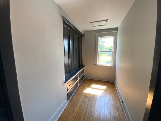Building Photo - 503 N Franklin St