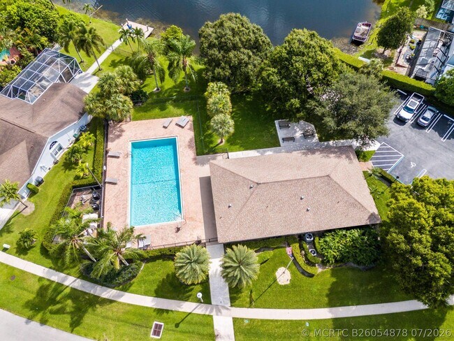 Building Photo - 1599 Bayridge Pl