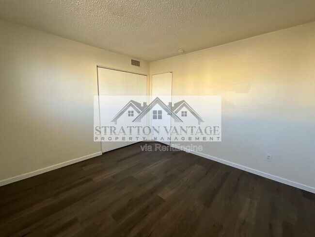 Building Photo - 6936 E 4th St