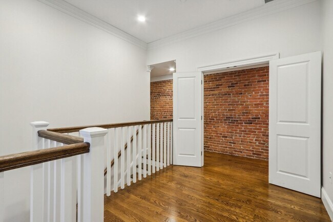 Building Photo - 1471 Beacon St