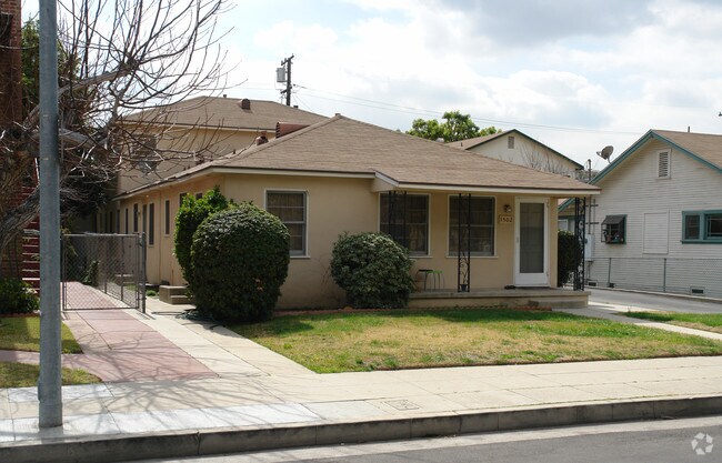 Building Photo - 1502 E Maple St