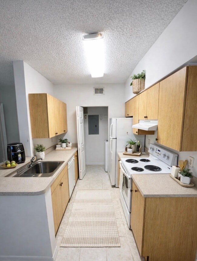 Building Photo - 10300 Fox Trail Rd S