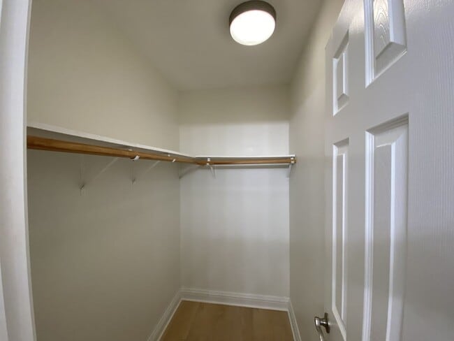 Building Photo - 2 Bedroom, 2 Bath, Downstairs Condo!