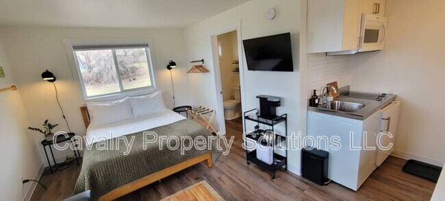 Building Photo - 923 E Central Entrance