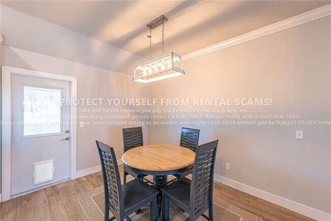 Building Photo - 533 Brinley St