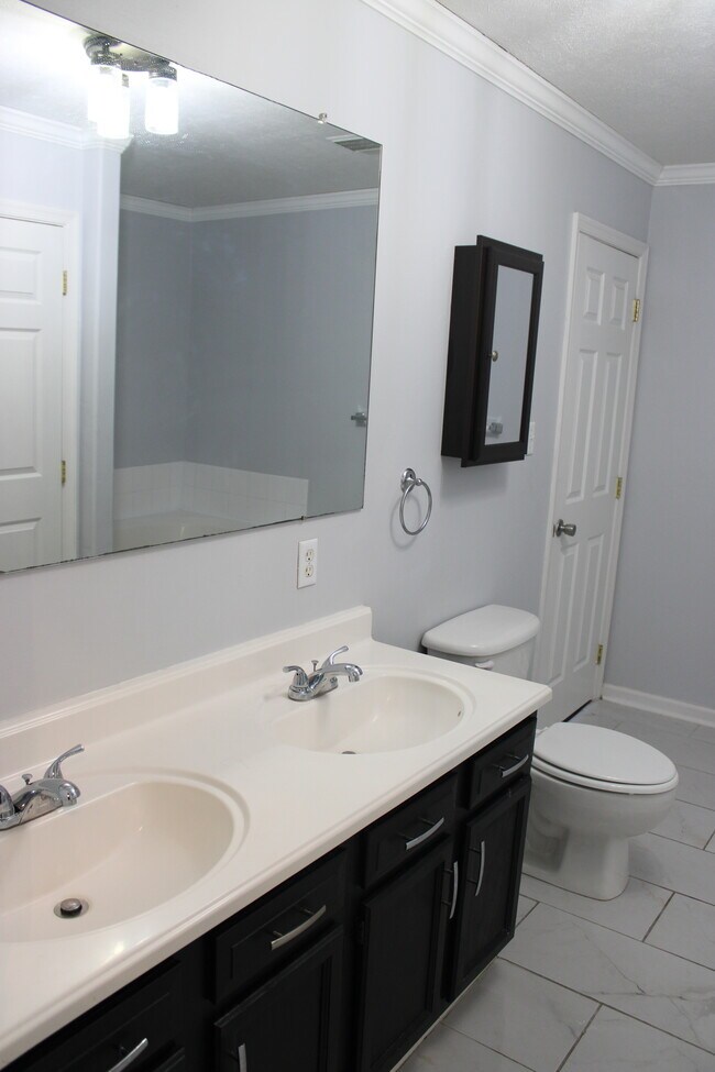 Building Photo - 280 Mike Dr