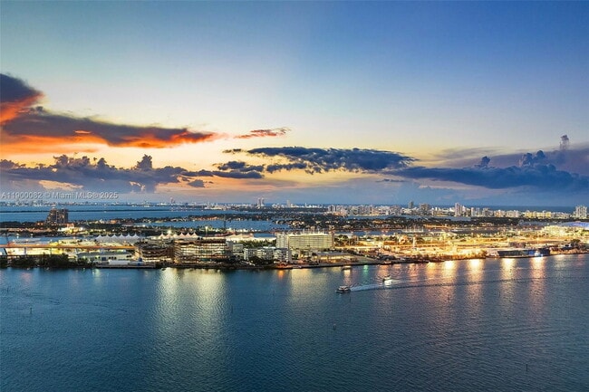 Building Photo - 900 Brickell Key Blvd