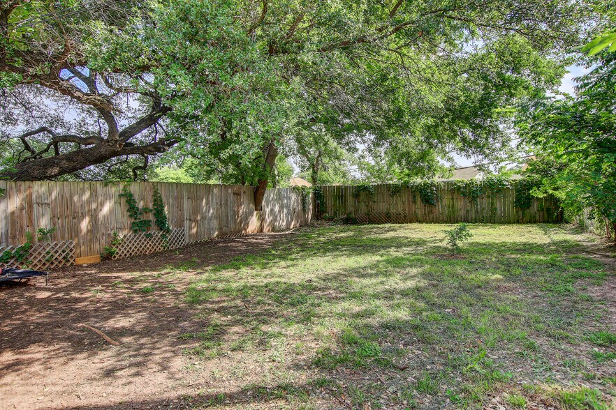 Building Photo - 203 Sorrell Dr
