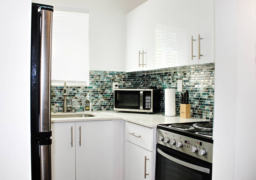 Building Photo - 329 Madison St