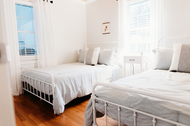 Building Photo - 260 E Connecticut Ave