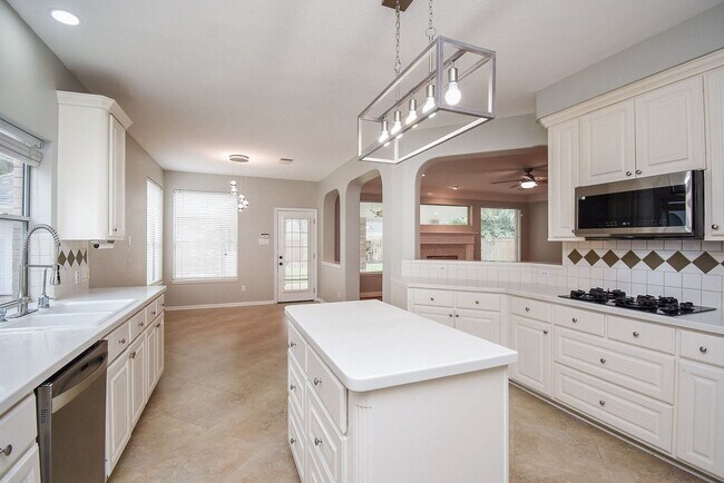 Building Photo - 51 Rivercoach Ln