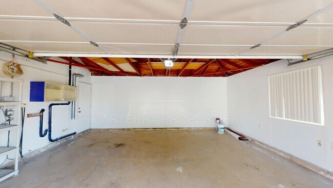 Building Photo - Remodeled 4 bedroom home in Huntington Beach