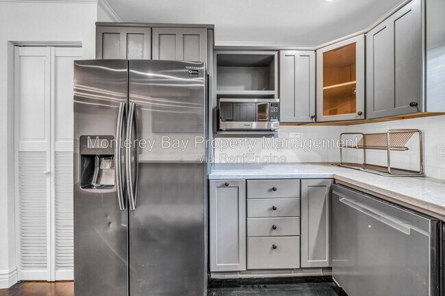 Building Photo - 20 Del Robles Ave