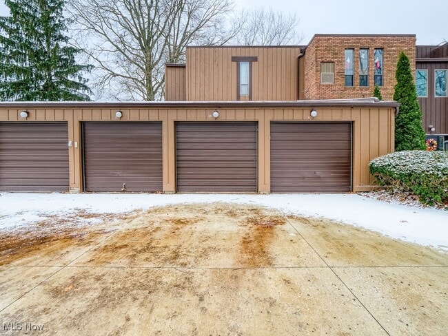 Building Photo - 33803 Electric Blvd