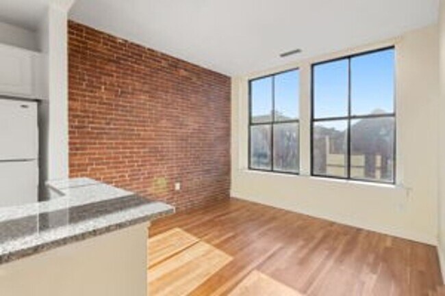 Building Photo - 107 Washington St