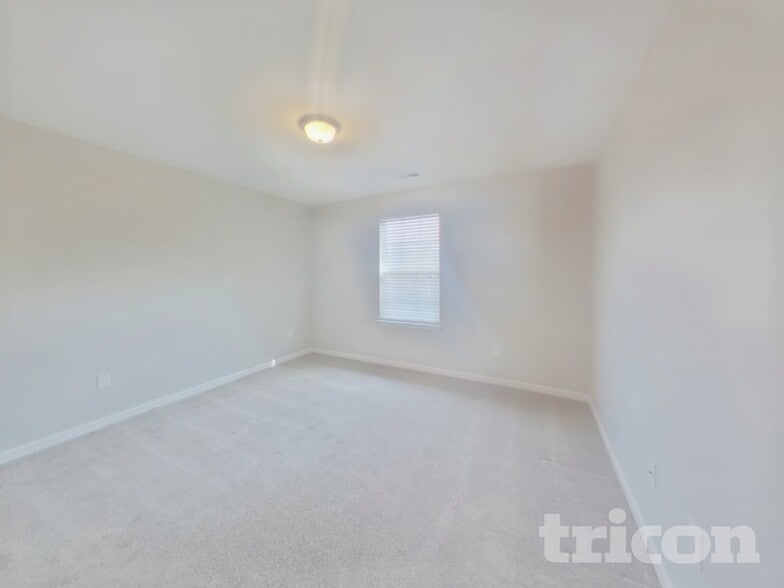 Building Photo - 216 Fledgling Way
