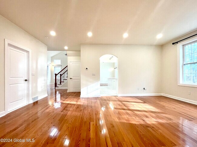 Building Photo - 9 B Poplar Dr