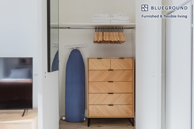 Building Photo - 545 Vanderbilt Ave