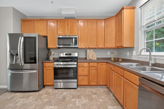 Building Photo - 7047 Water Oak Rd