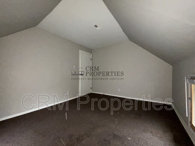 Building Photo - 1039 S Washington St