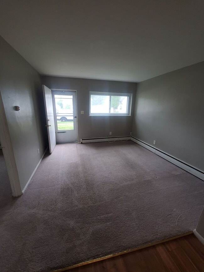 Interior Photo - 417 N Washington Ave 8 family