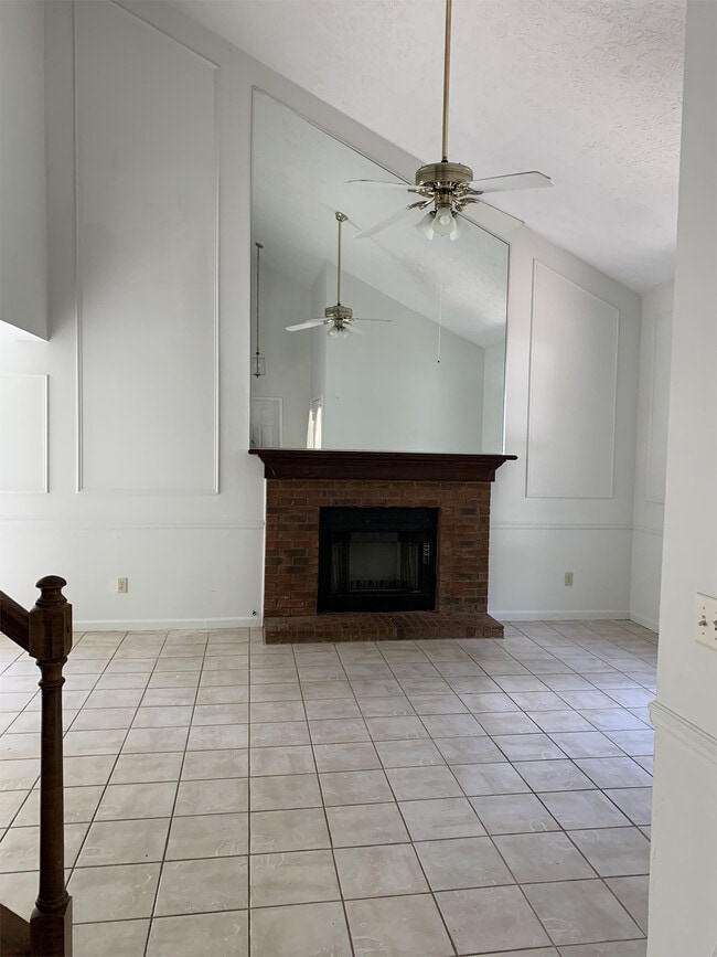 Building Photo - 2074 Hopkins Mill Rd