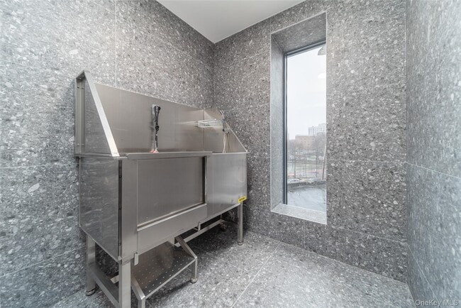 Building Photo - 30-05 Vernon Blvd