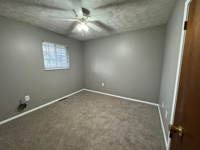 Building Photo - 5031 W Pea Ridge Rd