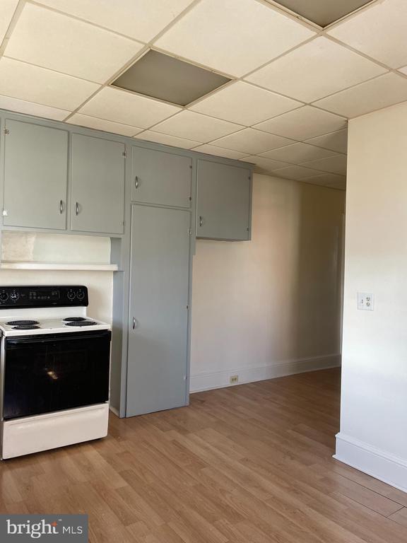 Building Photo - 648 N Mulberry St