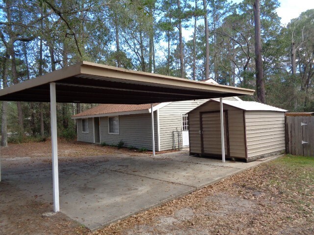 Building Photo - 709 Short Mill Run