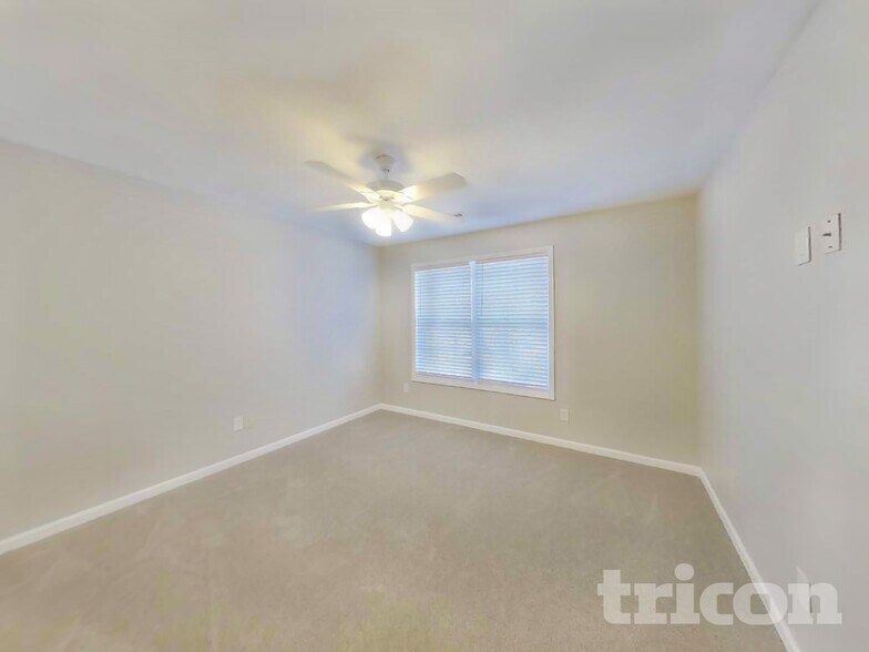 Building Photo - 341 Revolution Dr