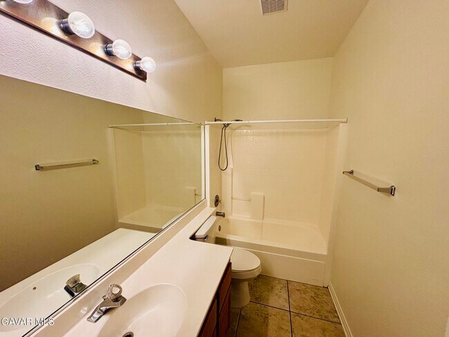 Building Photo - 42309 Portland Ln