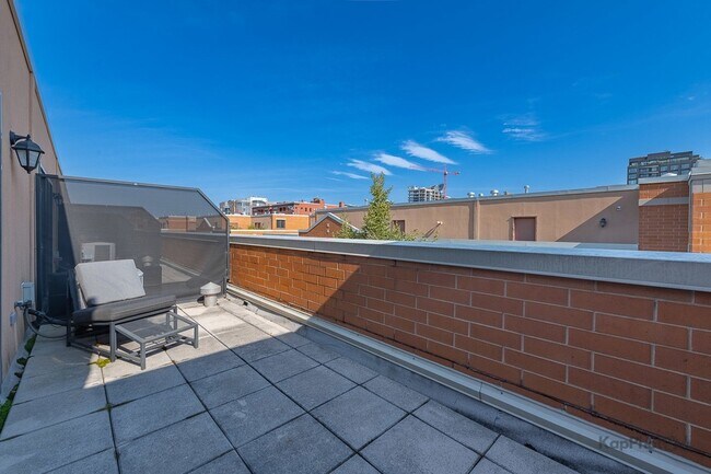 Building Photo - 1117 W Monroe St
