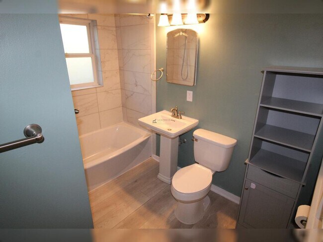 Building Photo - 2185 44th St Apt C