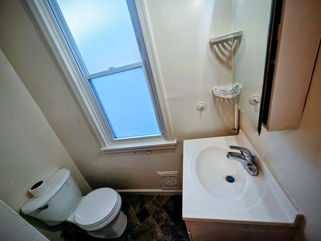 Building Photo - 625 Greenleaf St