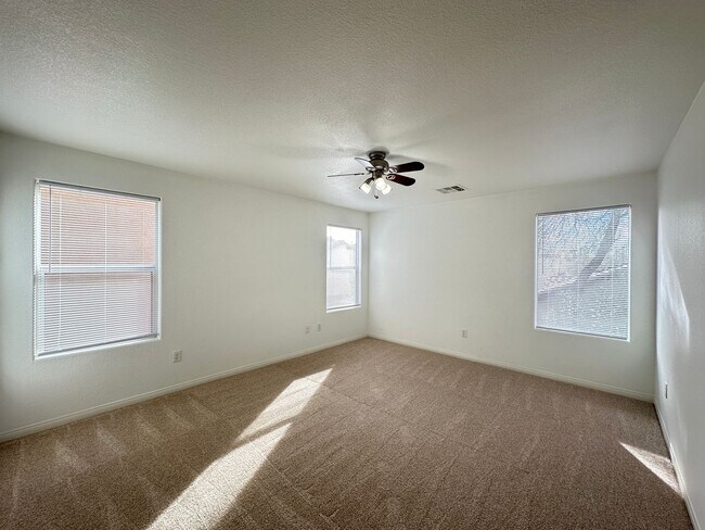 Building Photo - Blue Diamond Springs- & 5B