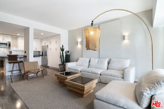 Building Photo - 1155 N La Cienega Blvd