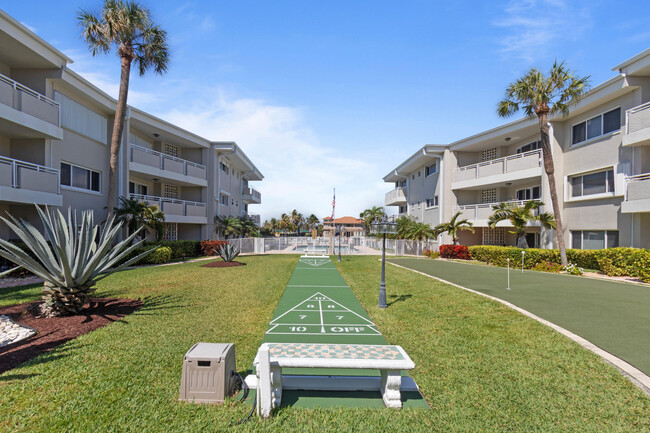Building Photo - 1198 Hillsboro Mile