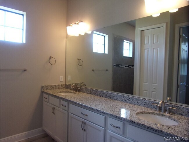 Building Photo - 248 E Cumberland Ct