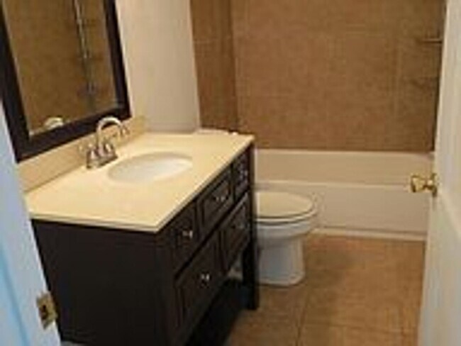 Building Photo - 2 Bed, 1 Bath Home with Bonus Room in Bryan for August Move in!