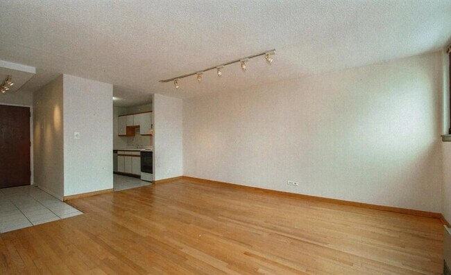 Building Photo - 30 E Division St