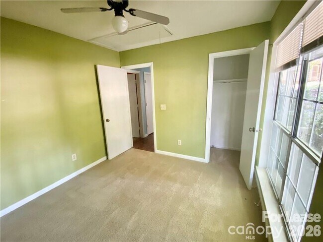 Building Photo - 3914 Aster Dr