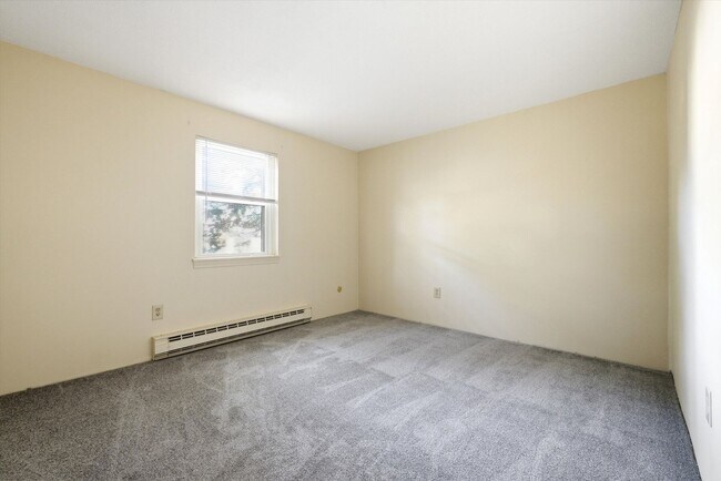 Building Photo - 504 River Rd