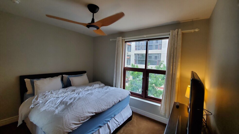 Building Photo - 1150 J St