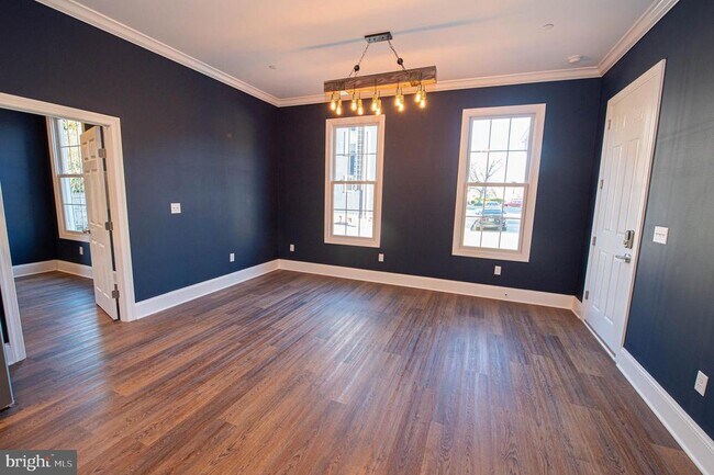 Building Photo - 106 Colonial Ct