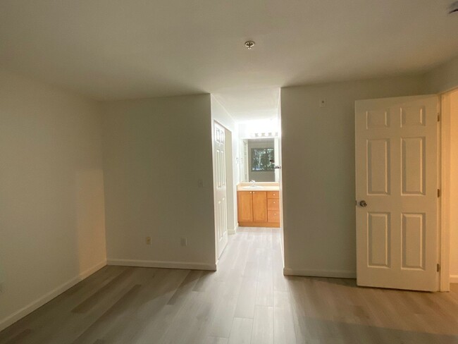 Building Photo - Charming Kent Condo in a Prime Location!