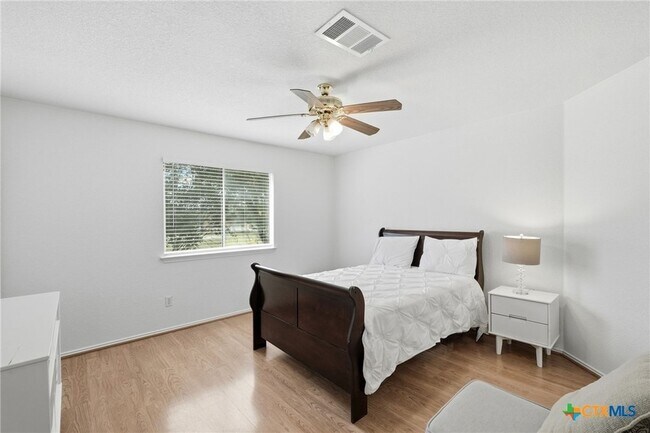 Building Photo - 1410 Katie Lynch Dr