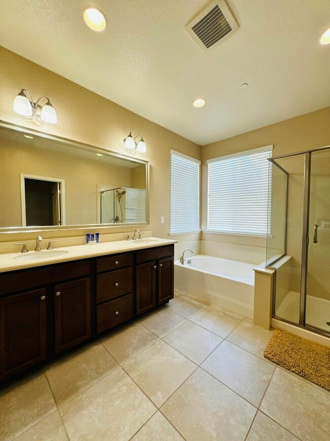 Building Photo - 5018 Osborne Cir