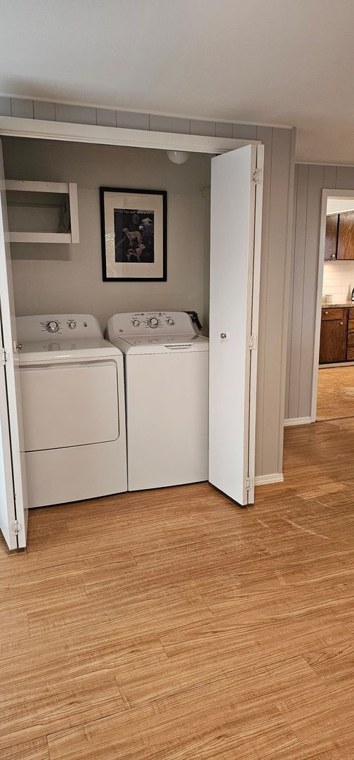 Building Photo - 3 bedroom Ramble House in Manette- Hardwood and Fireplace!