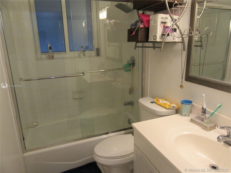 Building Photo - 140 NW 190th St